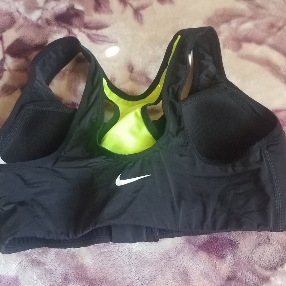 Nike sports bra - Picture 2 of 4
